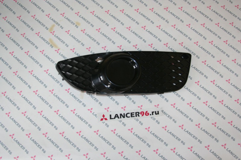 Заглушка противотуманной фары правая (до рест) Lancer X - Дубликат